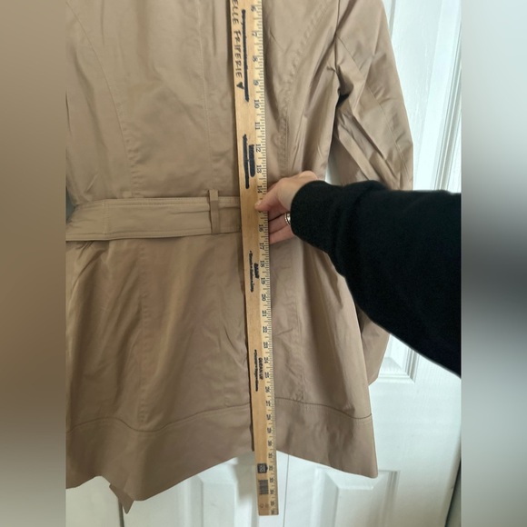 Dalia short trench with ruffled placket - Picture 6 of 11